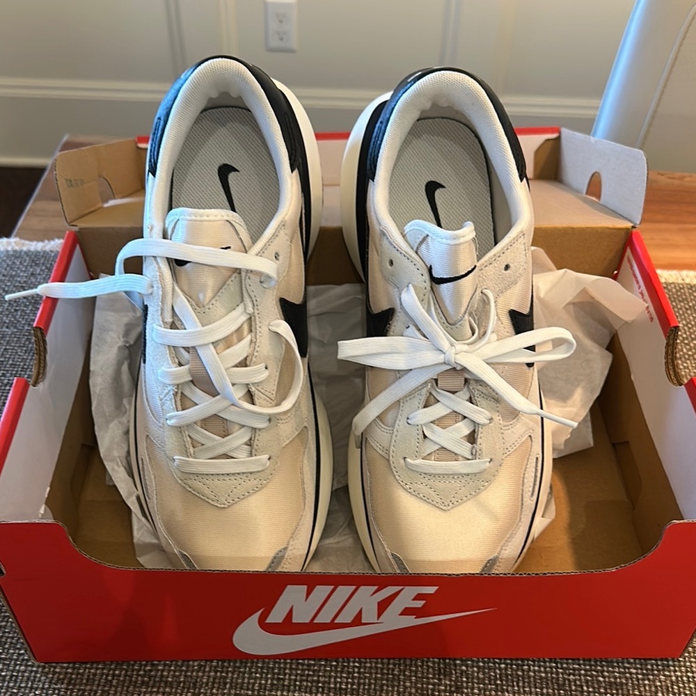 Nike Phoenix Waffle NEW